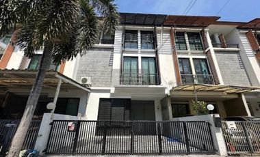 出售 3 卧室 联排别墅 在 Lat Phrao, 曼谷