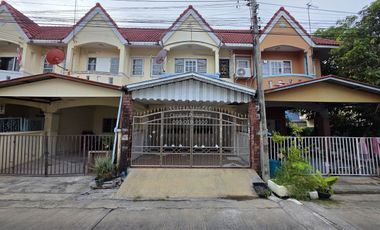 Reihenhaus zum Kauf mit 3 Zimmer in Mueang Samut Sakhon, Samut Sakhon