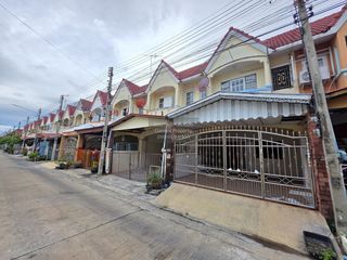 For sale 3 bedrooms townhouse in Mueang Samut Sakhon, Samut Sakhon