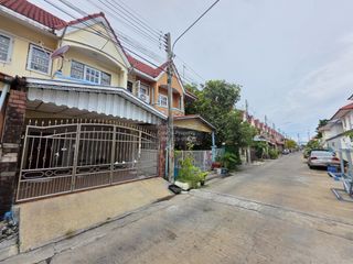 For sale 3 bedrooms townhouse in Mueang Samut Sakhon, Samut Sakhon