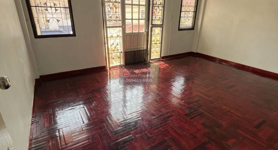 Reihenhaus zum Kauf mit 3 Zimmer in Mueang Samut Sakhon, Samut Sakhon