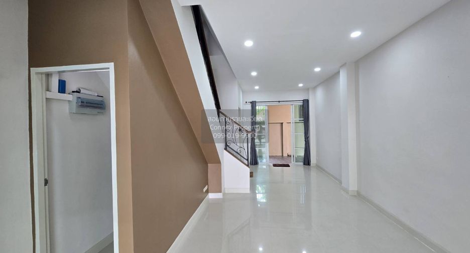 For sale 3 bedrooms townhouse in Bang Bon, Bangkok