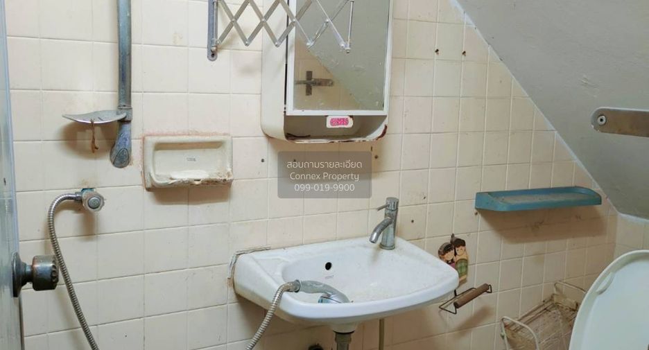 For sale 4 ベッドルーム townhouse in Wang Thonglang, Bangkok
