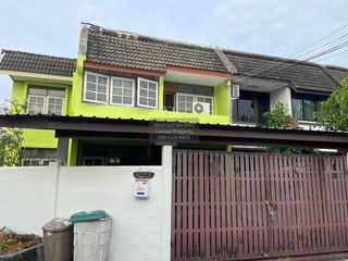 For sale 4 bedrooms townhouse in Wang Thonglang, Bangkok