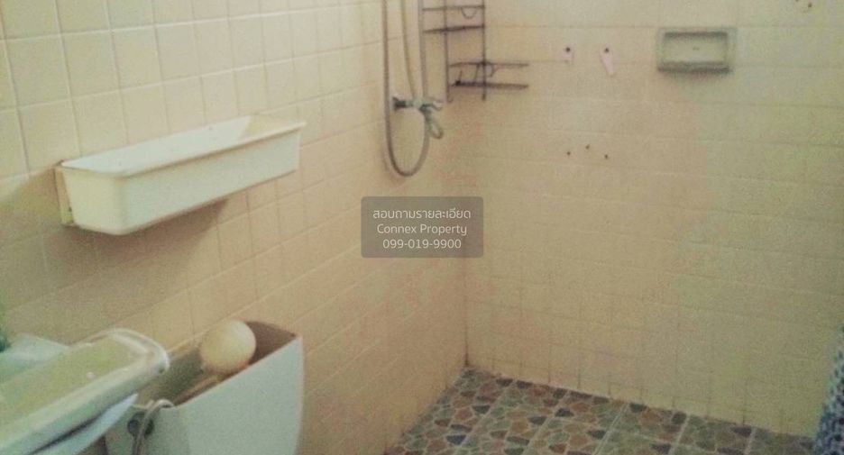 For sale 4 ベッドルーム townhouse in Wang Thonglang, Bangkok