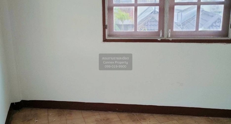 For sale 4 ベッドルーム townhouse in Wang Thonglang, Bangkok