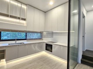 For sale 4 bedrooms house in Saphan Sung, Bangkok