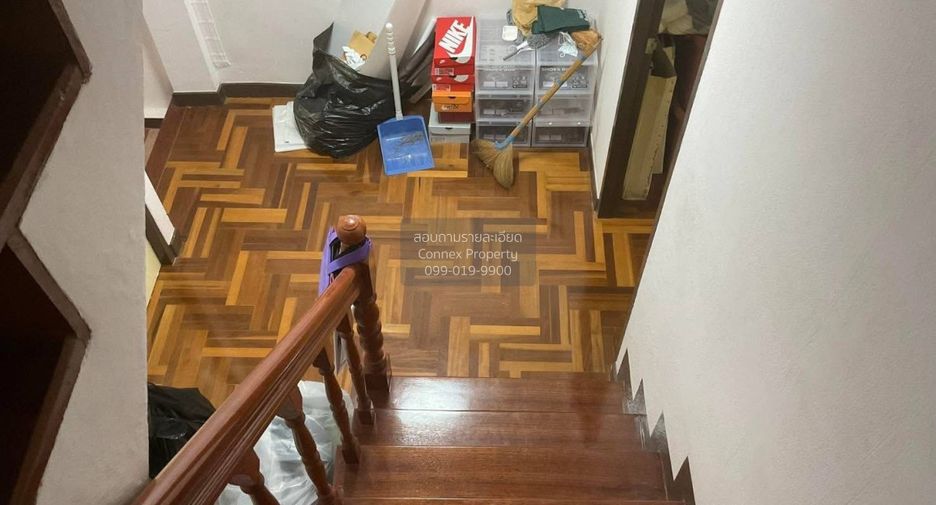 For sale 4 bedrooms townhouse in Wang Thonglang, Bangkok