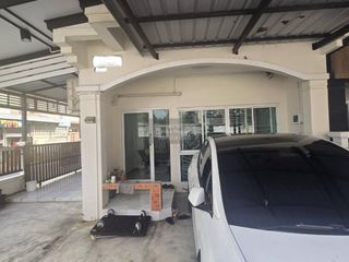 For sale 4 bedrooms townhouse in Wang Thonglang, Bangkok