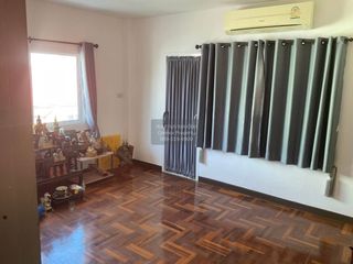 For sale 4 bedrooms townhouse in Wang Thonglang, Bangkok