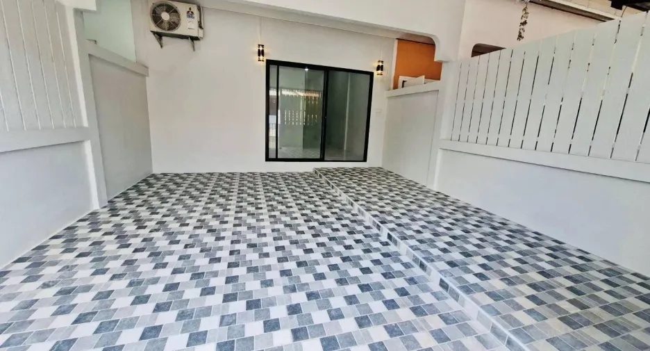For sale 2 ベッドルーム townhouse in East Pattaya, Pattaya