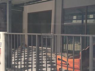 Casa adosada en venta de 3 habitaciones en Bang Phli, Samut Prakan
