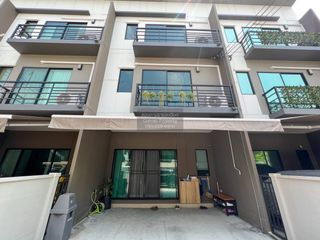 For sale 3 bedrooms townhouse in Bang Khen, Bangkok