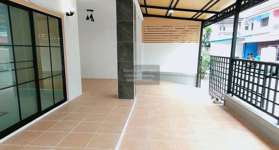 À vendre 3 chambres maison de ville à Khlong Luang, Pathum Thani