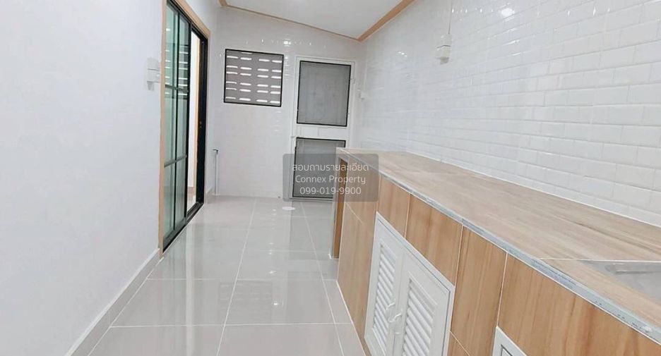 À vendre 3 chambres maison de ville à Khlong Luang, Pathum Thani