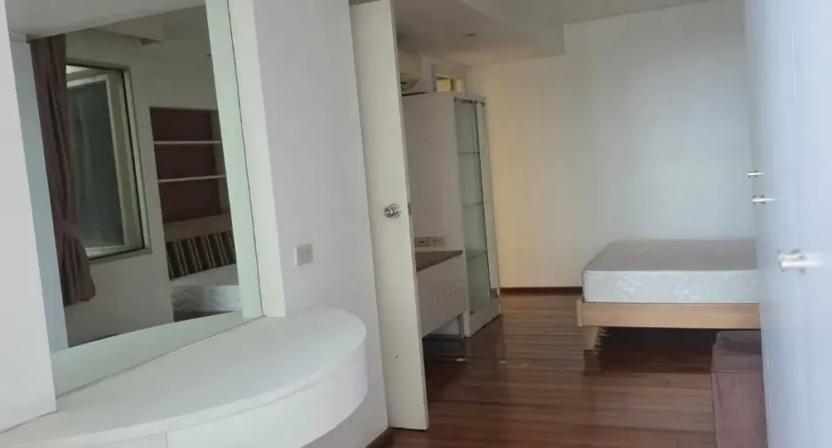 Wohnung zur Miete mit 2 Zimmer in Yan Nawa, Bangkok