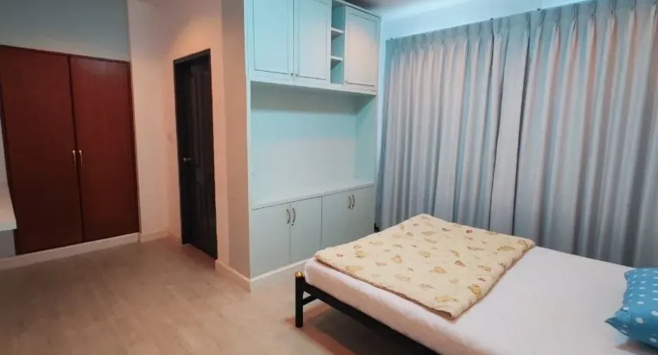 For rent 3 bedrooms office in Bang Na, Bangkok