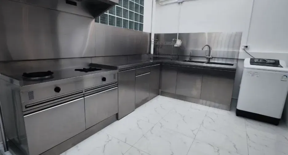 For rent 3 bedrooms office in Bang Na, Bangkok