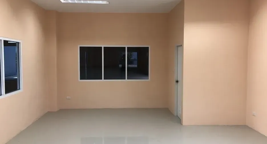 出租 仓库 在 Lat Lum Kaeo, Pathum Thani