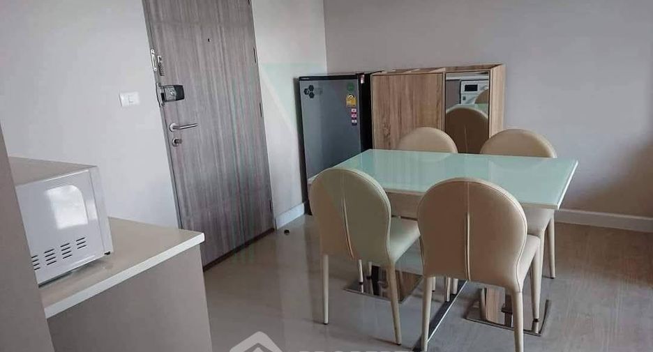 For rent 2 bedrooms condo in Huai Khwang, Bangkok