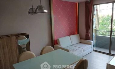 For rent 2 bedrooms condo in Huai Khwang, Bangkok