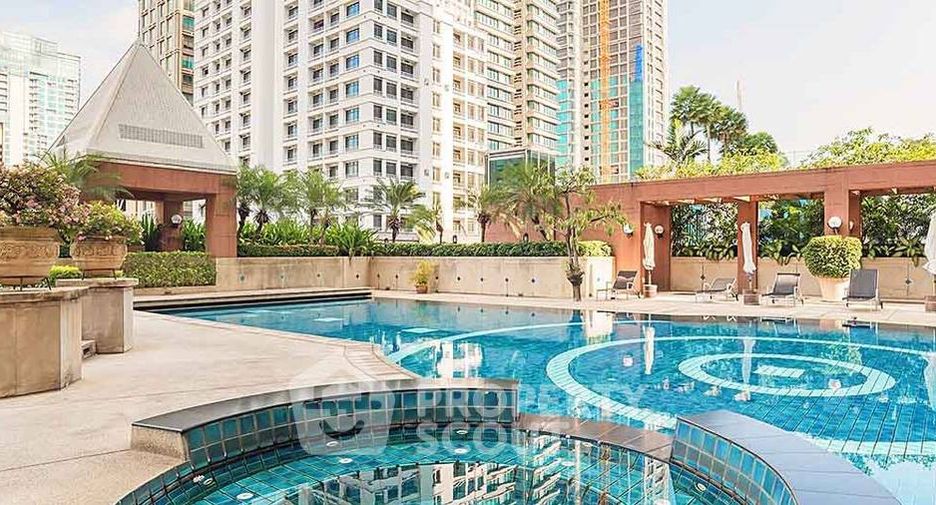 For rent 2 bedrooms condo in Pathum Wan, Bangkok