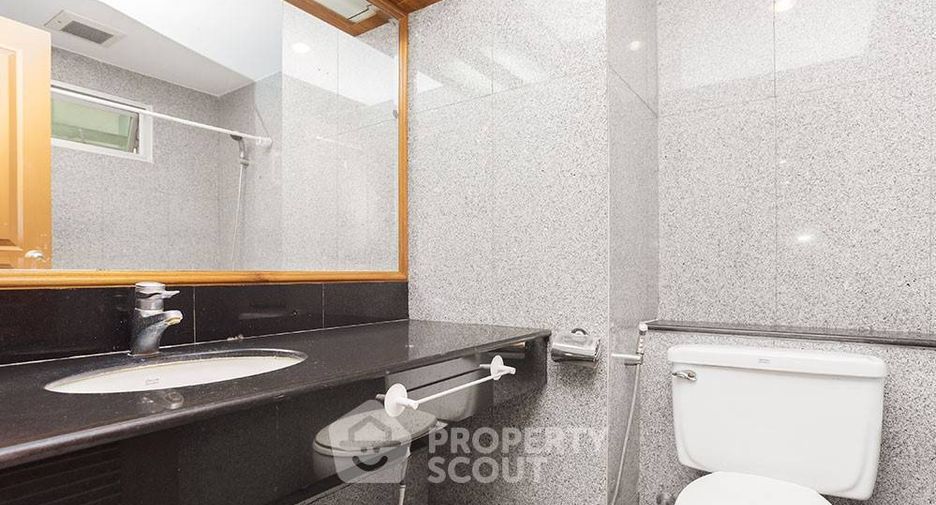 For rent 2 bedrooms condo in Pathum Wan, Bangkok