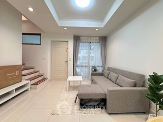 For rent 3 bedrooms townhouse in Phra Khanong, Bangkok