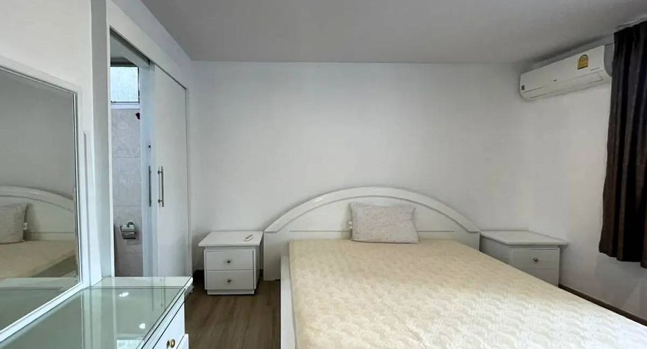 Condo en alquiler de 3 habitaciones en Watthana, Bangkok