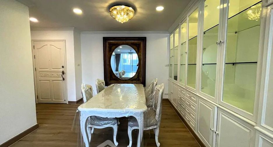 Condo en alquiler de 3 habitaciones en Watthana, Bangkok