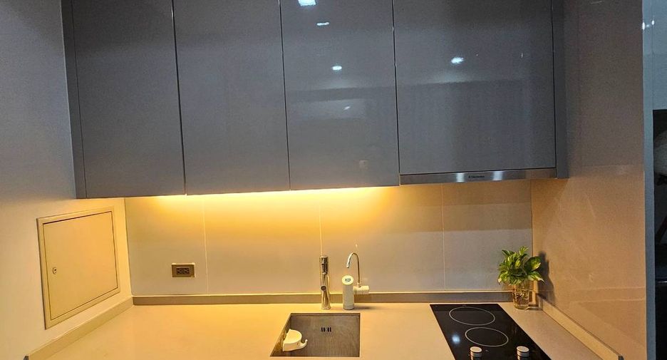 For rent and for sale 1 bed condo in Ratchathewi, Bangkok
