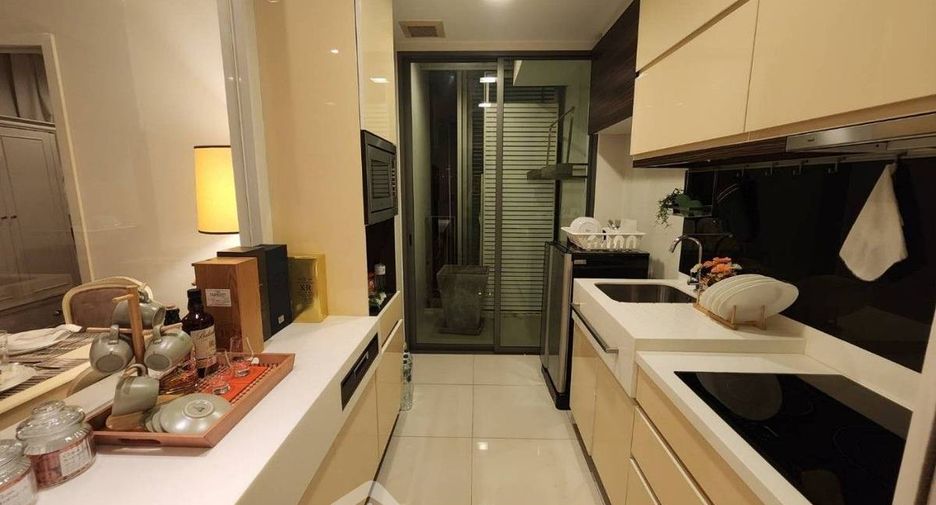 For sale 2 ベッドルーム condo in Phra Khanong, Bangkok