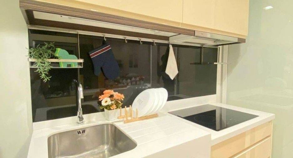 For sale 2 ベッドルーム condo in Phra Khanong, Bangkok