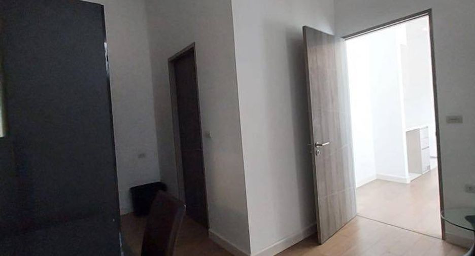 Condo en venta de 3 habitaciones en Khlong Toei, Bangkok