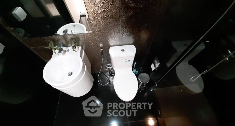 For rent そして for sale 2 ベッドルーム condo in Khlong Toei, Bangkok