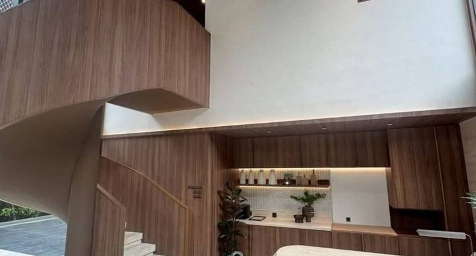 For sale 2 ベッドルーム condo in Sathon, Bangkok