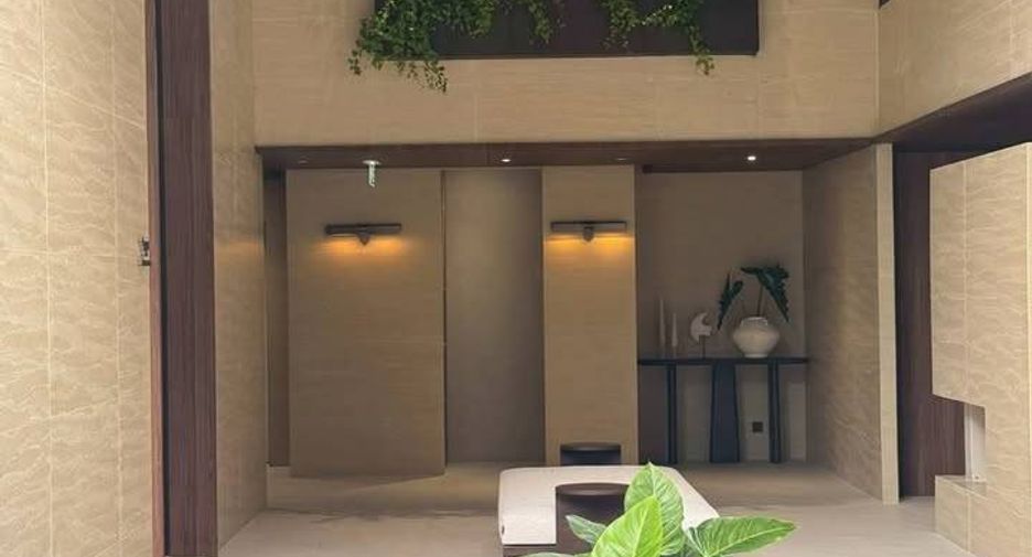For sale 2 ベッドルーム condo in Sathon, Bangkok