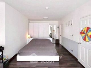 For sale 2 bedrooms condo in Huai Khwang, Bangkok