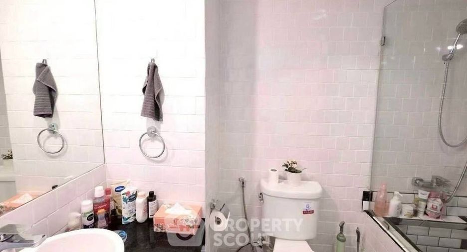 For sale 2 bedrooms condo in Huai Khwang, Bangkok