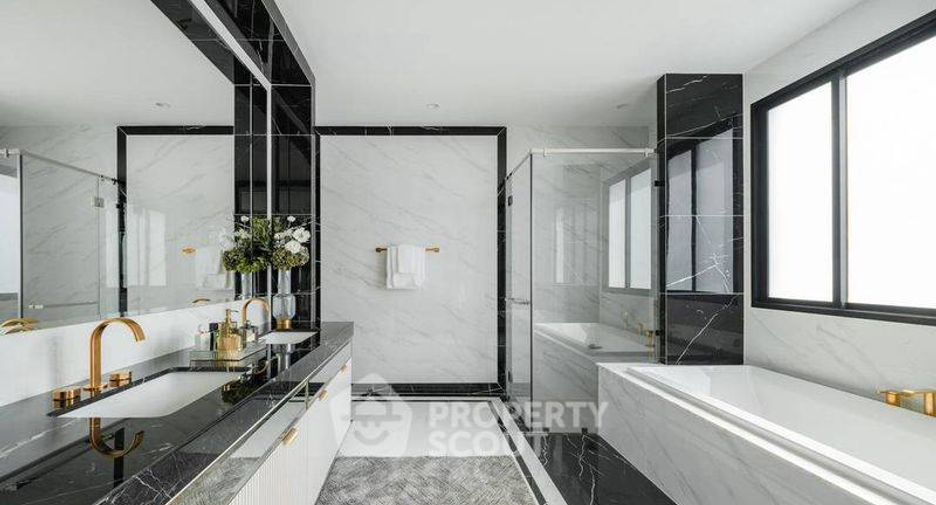 For rent そして for sale 6 ベッドルーム house in Saphan Sung, Bangkok