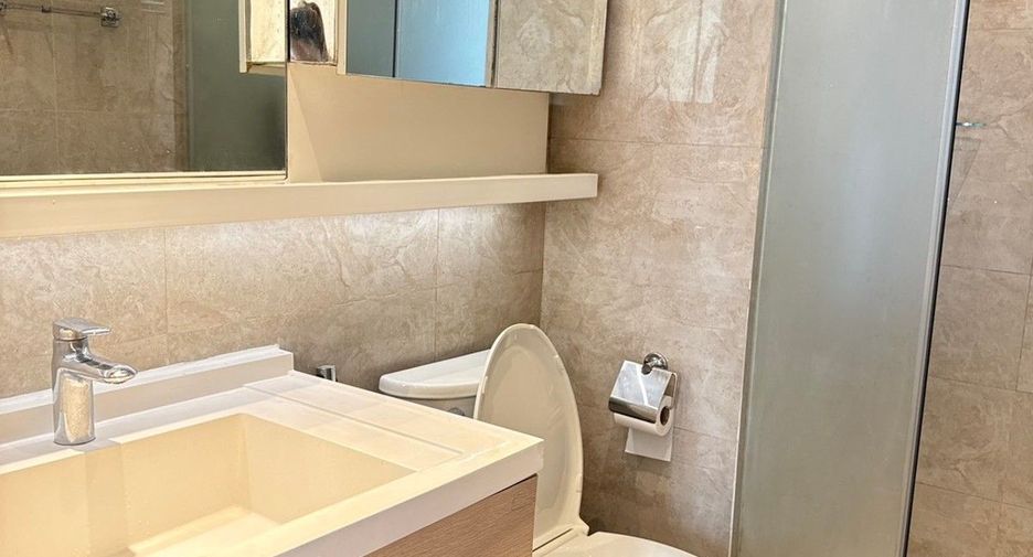 For rent 2 ベッドルーム condo in Yan Nawa, Bangkok