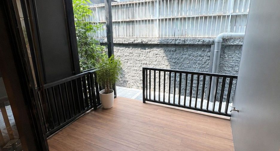Casa en alquiler y en venta de 7 habitaciones en Suan Luang, Bangkok