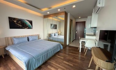 À louer studio condo à Pratumnak, Pattaya