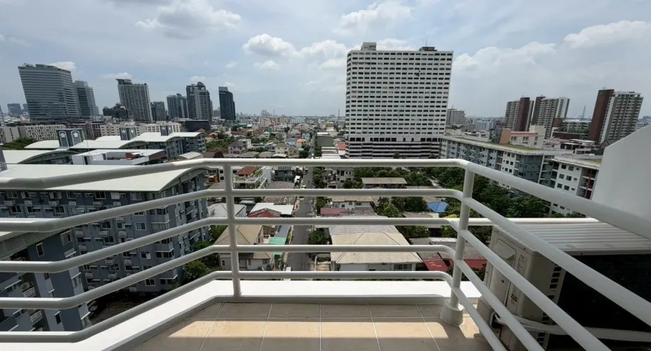 For sale 1 bed condo in Huai Khwang, Bangkok