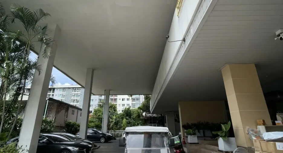 For sale 1 bed condo in Huai Khwang, Bangkok