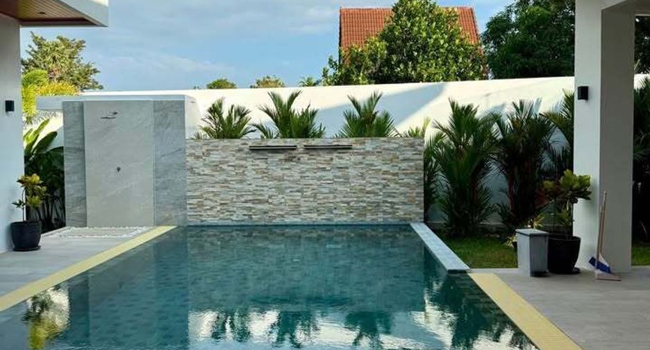 À louer 4 chambres villa à Mueang Phuket, Phuket