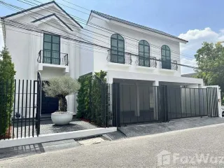 出售 4 卧室 独立屋 在 Lat Phrao, 曼谷