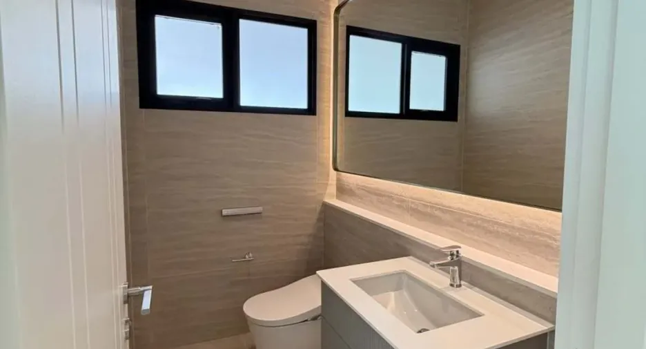 Casa en alquiler de 4 habitaciones en Saphan Sung, Bangkok