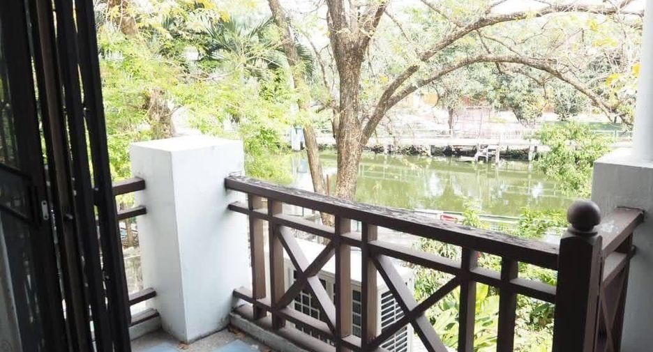 For rent 4 bedrooms townhouse in Suan Luang, Bangkok