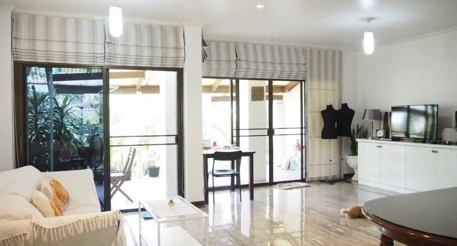 For rent 4 bedrooms townhouse in Suan Luang, Bangkok